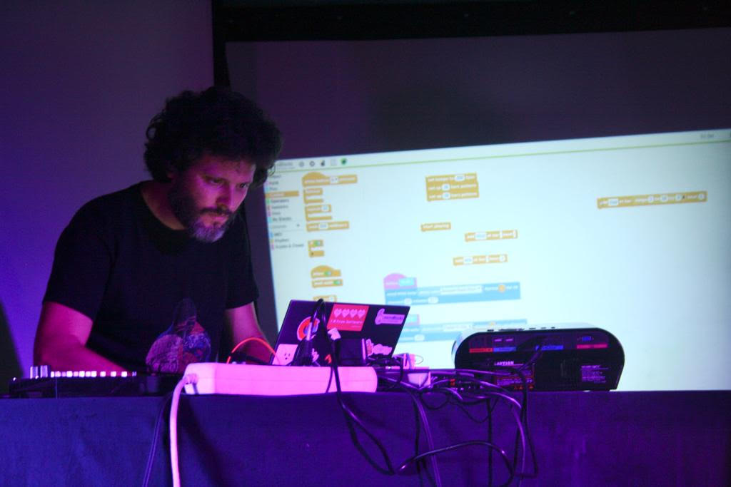 Bernat Romagosa using MicroBlocks onstage.